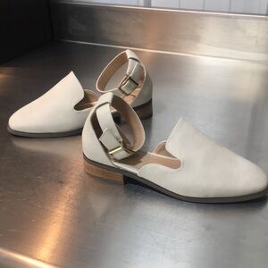 New WB Woman’s Journee Collection Elegant White Women's Heeled flats